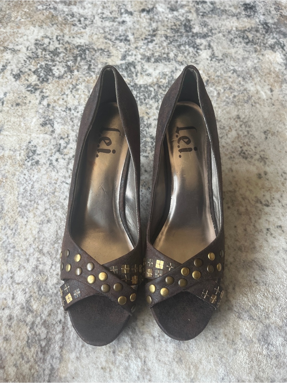 Vintage L.E.I. "Stash" brown distressed heels🤎